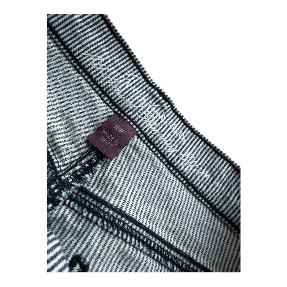 Gloria Vanderbilt, women’s size 10P blue and white striped shorts. - Picture 2 of 7